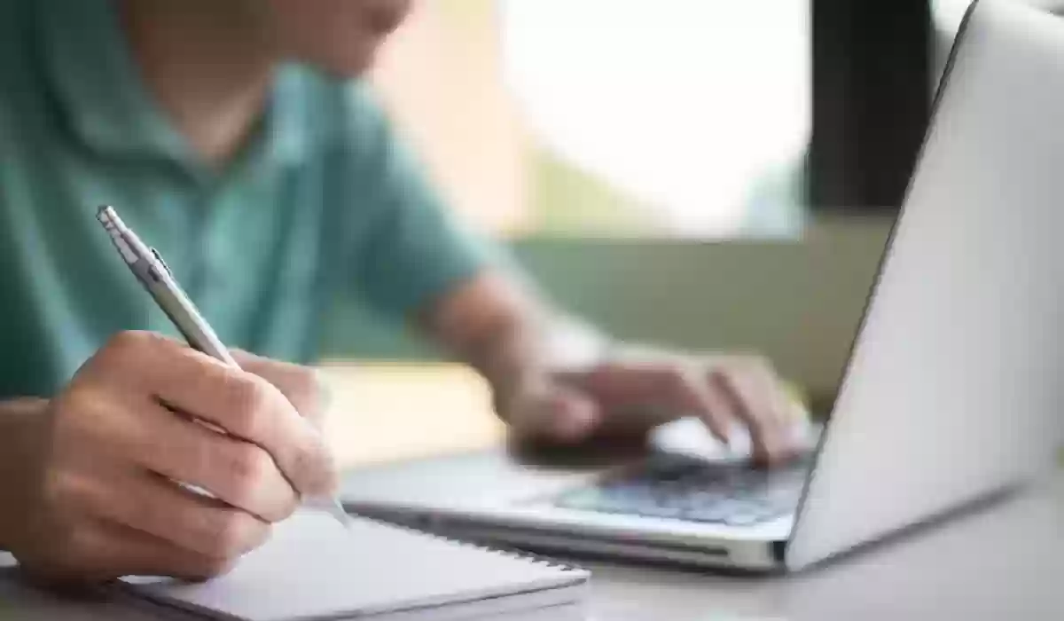 سداد رسوم خروج وعودة متعددة 6 شهور