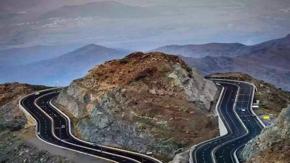 الأمطار تخرج طريق الهدا عن العمل