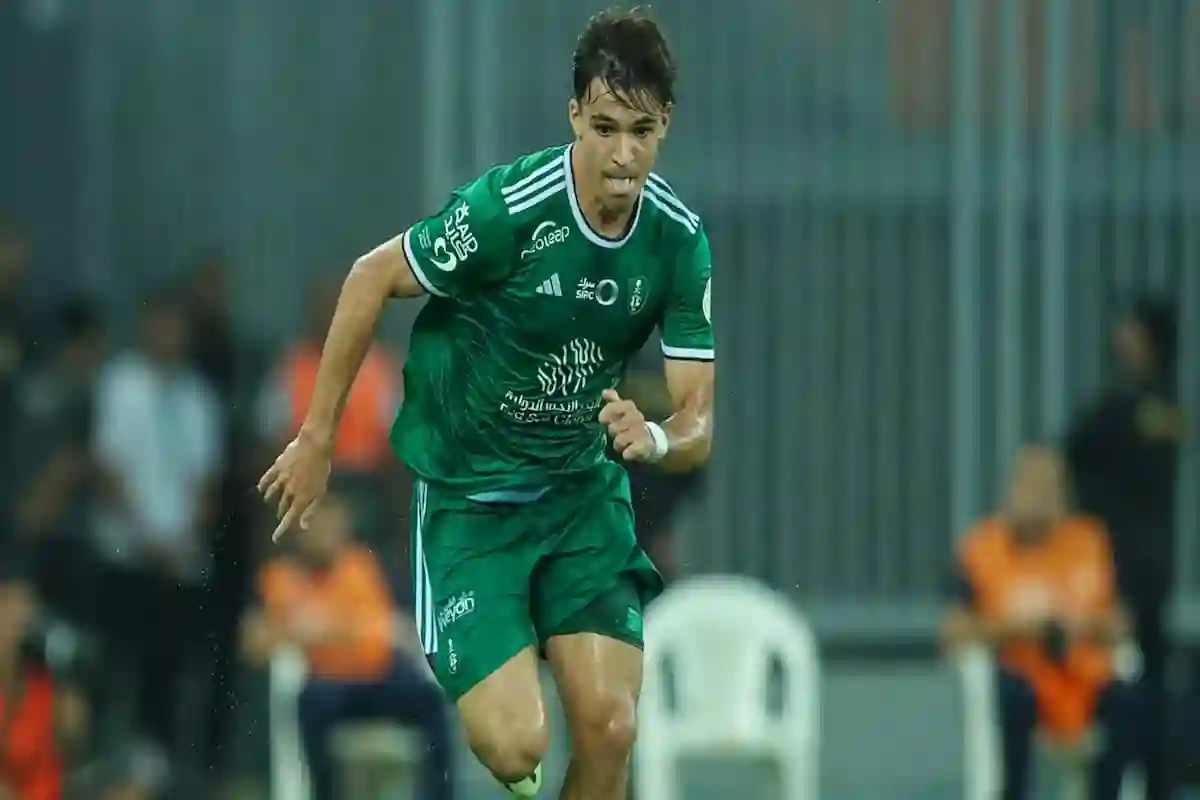 بورتو البرتغالي يتعاقد مع لاعب الأهلي السعودي المحترف