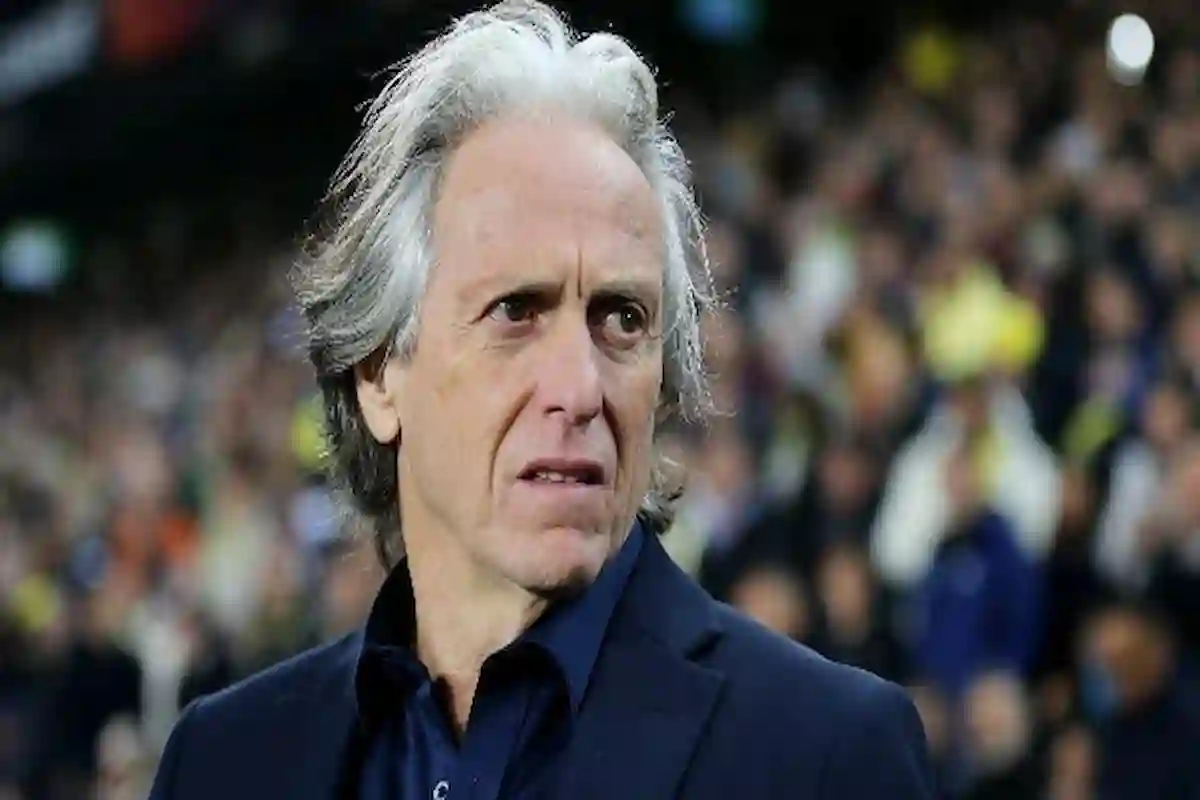 الهلال السعودي يُقيل مدربه خيسوس خلال يومين من الآن