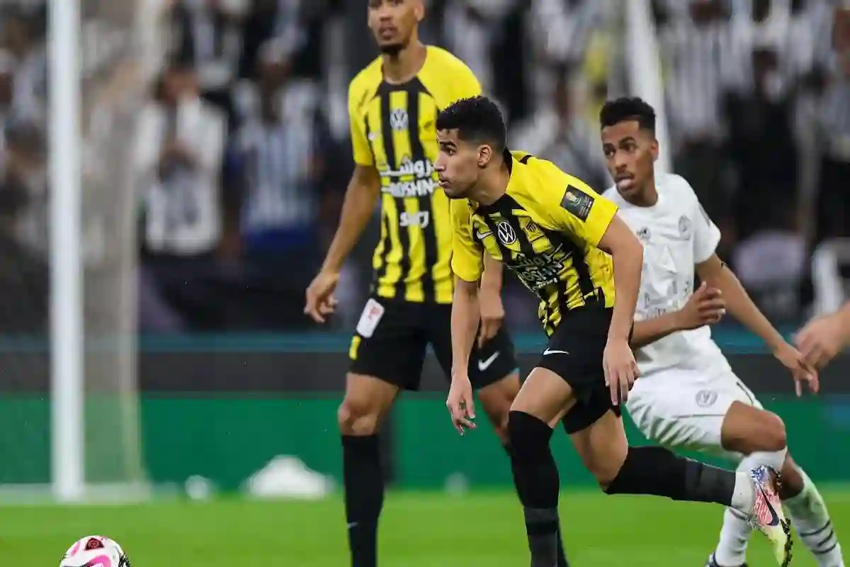 مشجع يتحدى القحطاني تحديًا غريبًا بسبب خطأ في لقاء الاتحاد والأهلي