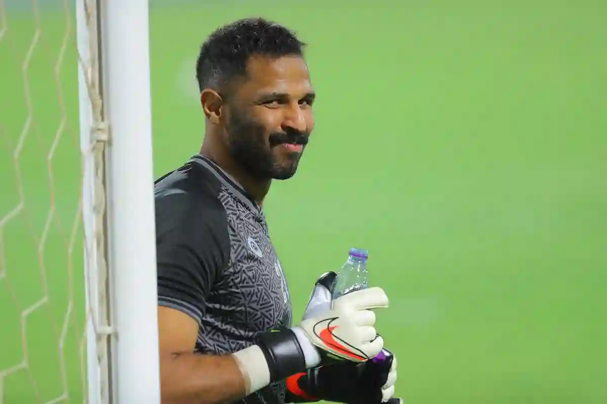 مدرب الحراس السابق يكشف كواليس انتقال حارس الشباب إلى الأهلي بدل الهلال