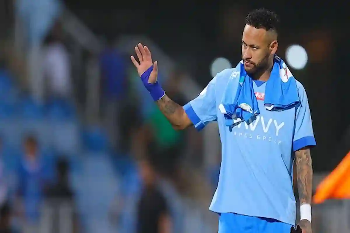 صحفي برازيلي يحسم تأثير قرار نيمار على تعاقد المنتخب مع خيسوس