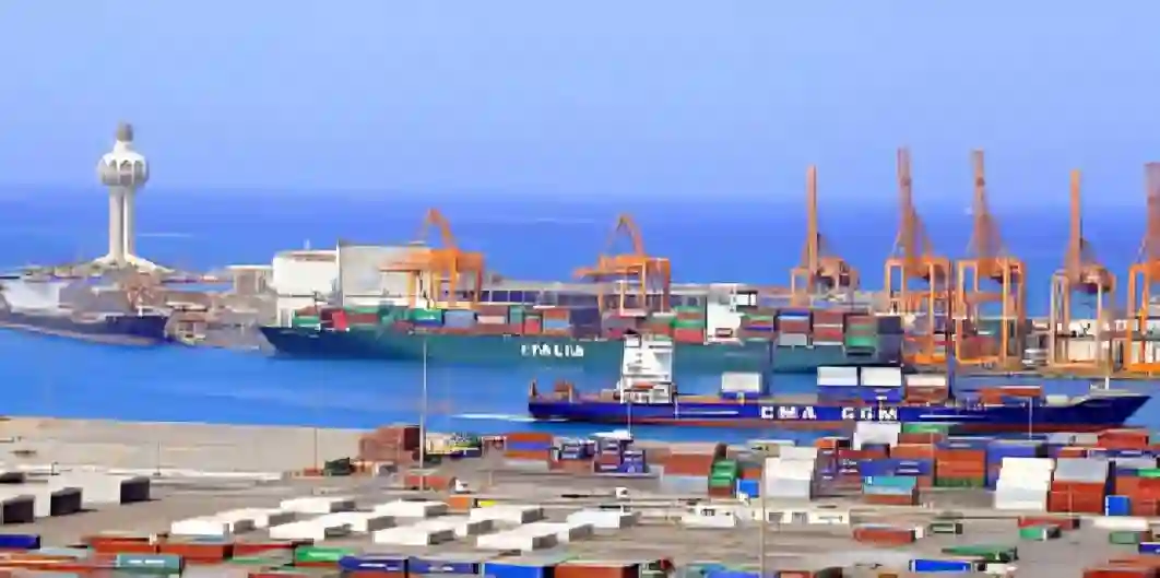 خدمة شحن تربط جدة عالميًا