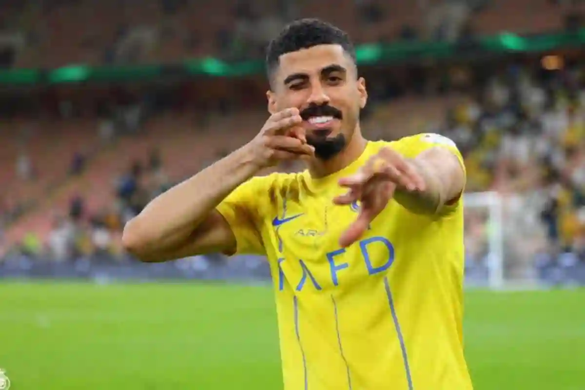يهتم الأهلي بالتعاقد مع علي لاجامي مدافع نادي النصر لدعم صفوفه!!