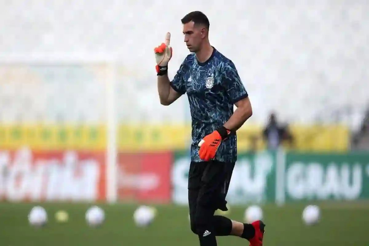 عروض أندية دوري روشن السعودي تفتح باب رحيل حارس مرمى أستون فيلا