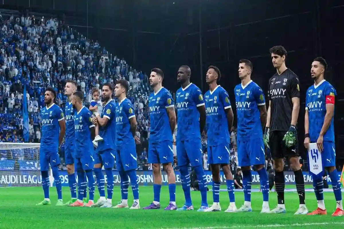 مدافع الأهلي يسخر من أنباء انتقاله إلى صفوف نادي الهلال في الميركاتو الصيفي 2025