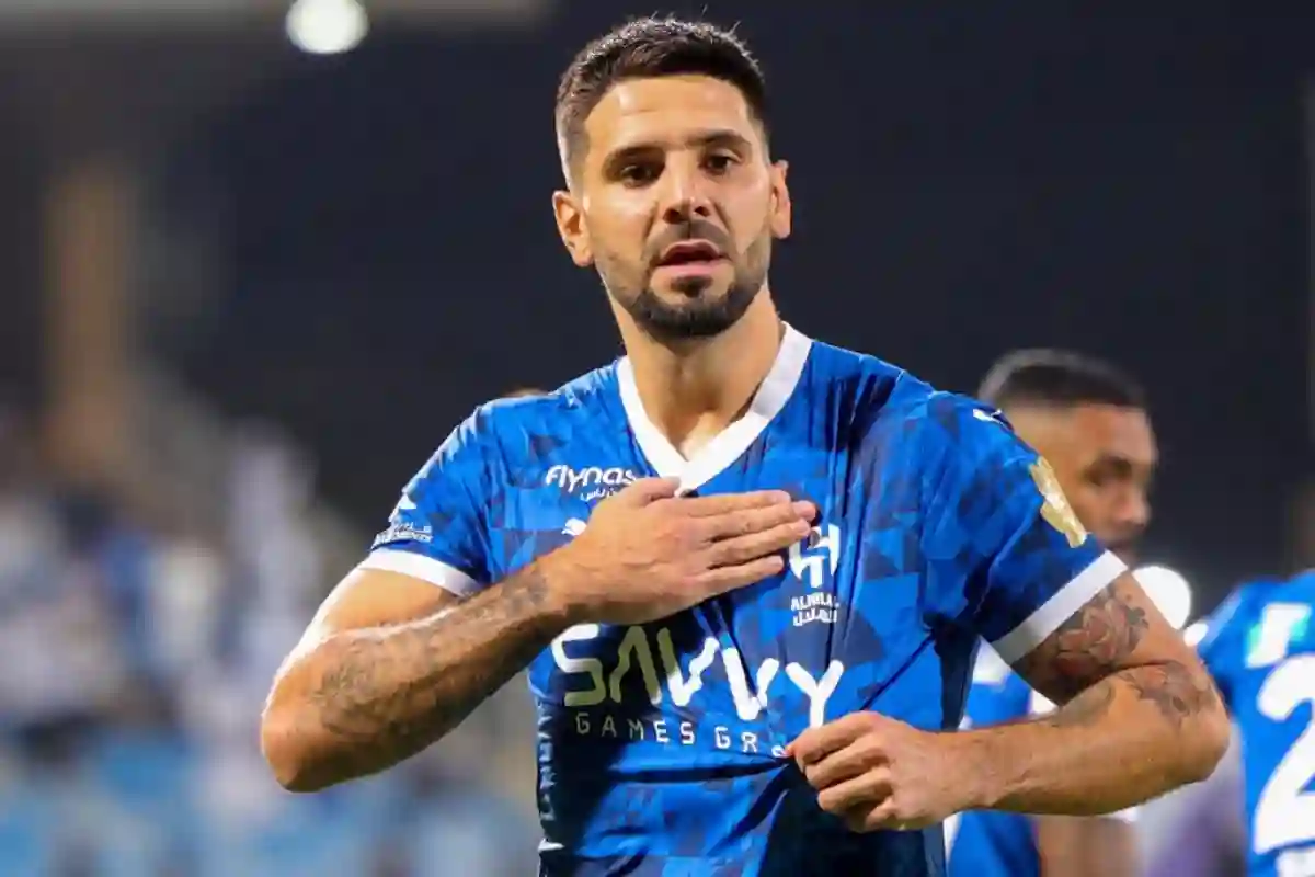 مفاجأة صادمة تهز معسكر الهلال