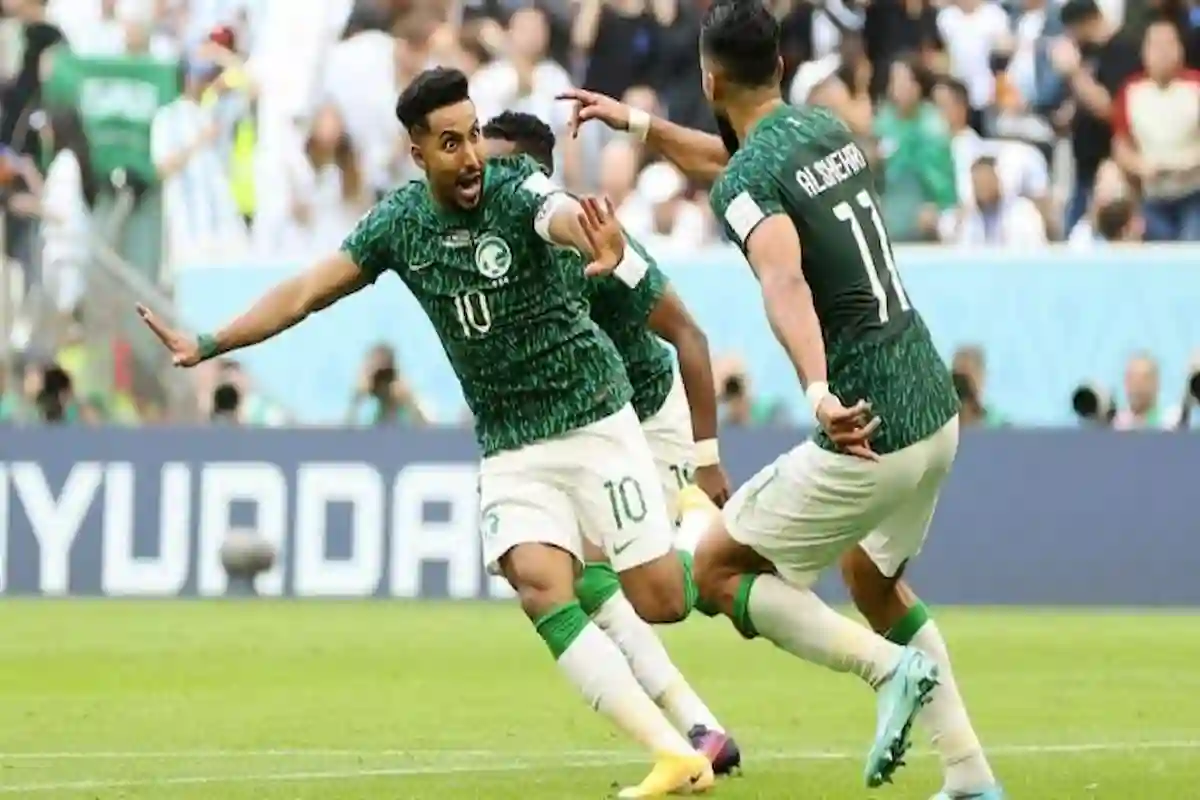 مدح خاص ومميز في حق أسطورة المنتخب السعودي من الزهراني