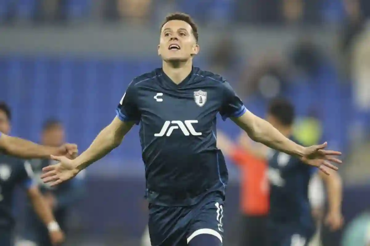 قبل مواجهة الهلال.. باتشوكا يتلقى ضربة موجعة بإصابة الإدريسي