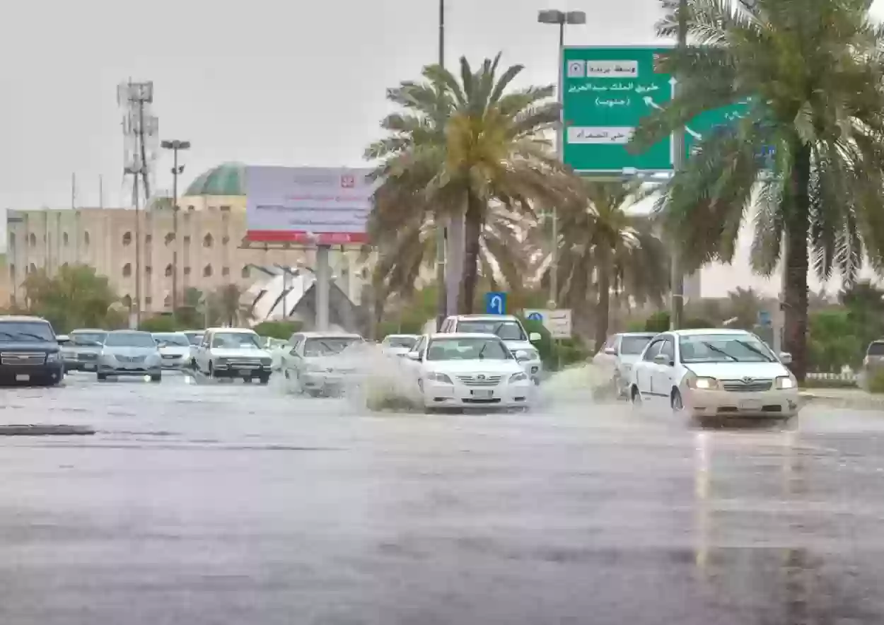 الأمطار الرعدية والرياح تجتاح تلك المناطق وانخفاض في درجات الحرارة
