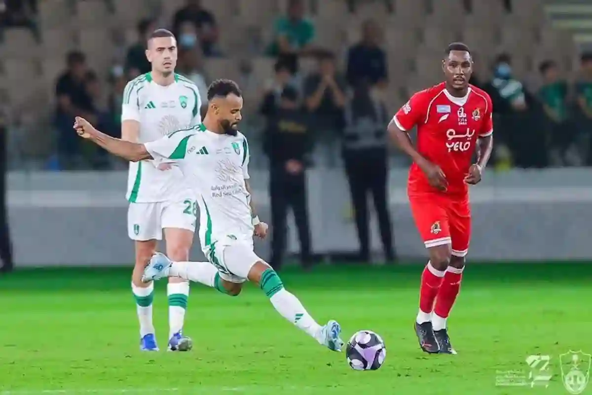 خبير تحكيمي مصري يعلق على أداء حكم لقاء الأهلي والوحدة في دوري روشن السعودي