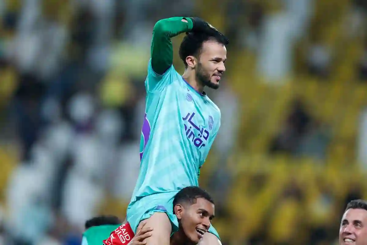 سنيور يستعد للانتقال