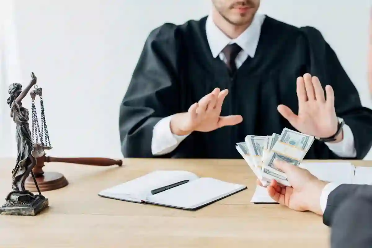  محامي سعودي يكشف عن إجراء صارم مع الموظفين لهذا السبب