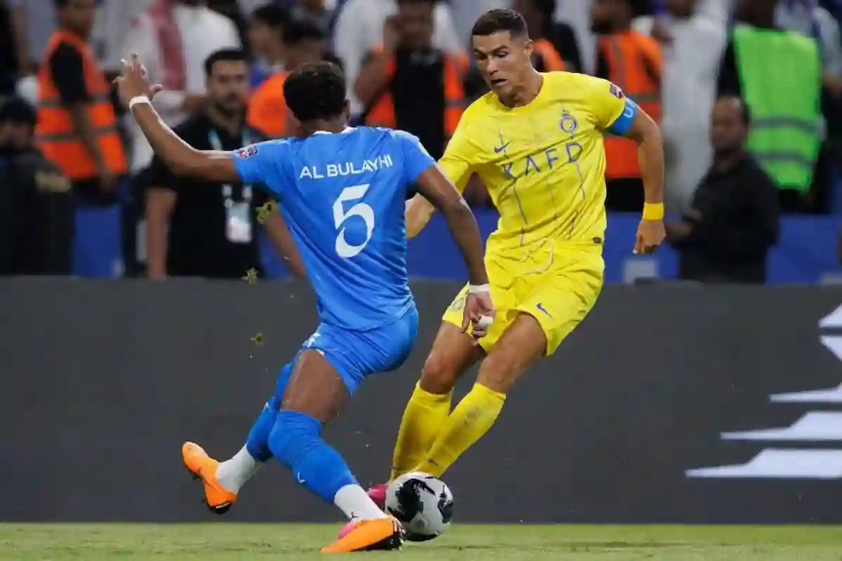 مزاح بين ثنائي نادي الهلال قبل ديربي الرياض أمام النصر بدوري روشن