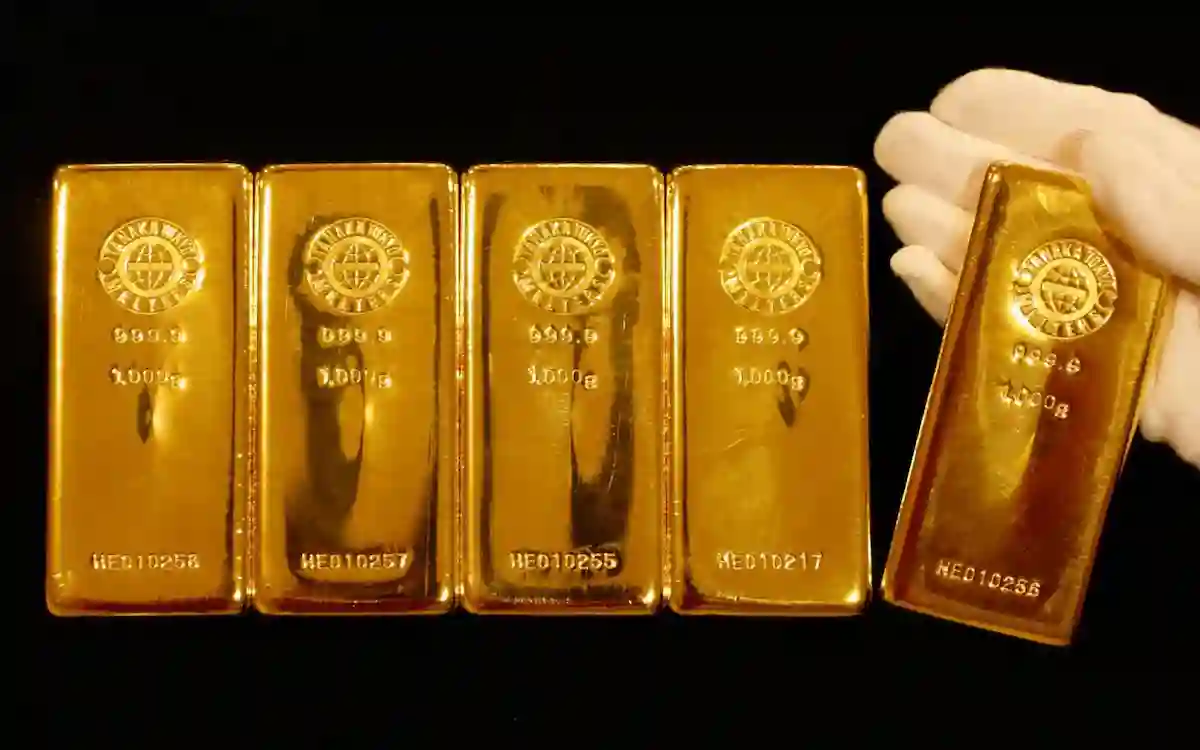 الذهب يهبط الى مستويات متدنية