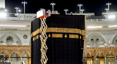 استبدال كسوة الكعبة