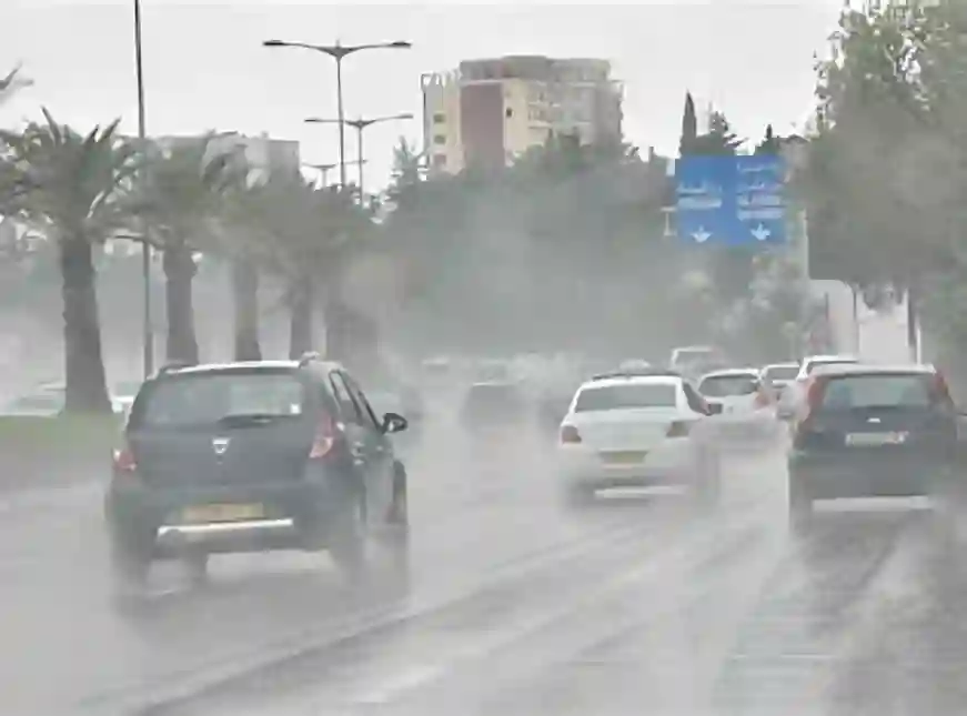 أمطار وغبار ورياح اليوم