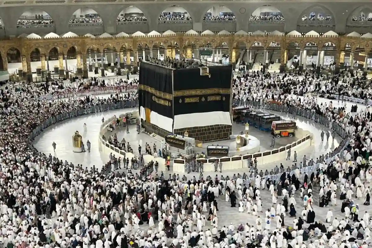 السعودية تفتح أبواب العمرة