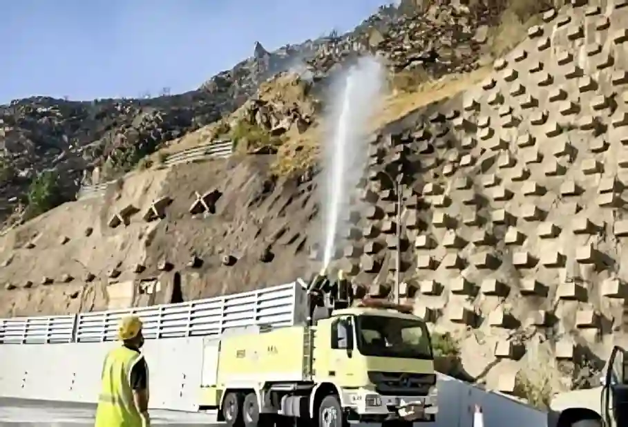 حريق المندق تحت السيطرة